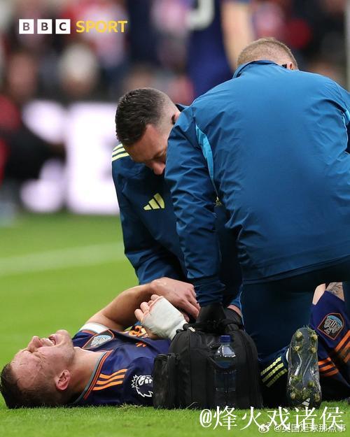 邮报:纽卡中卫丹-伯恩遭遇肺穿孔和肋骨骨折,将缺阵六周 邮报:纽卡中卫丹-伯恩遭遇肺穿孔和肋骨骨折,将缺阵六周